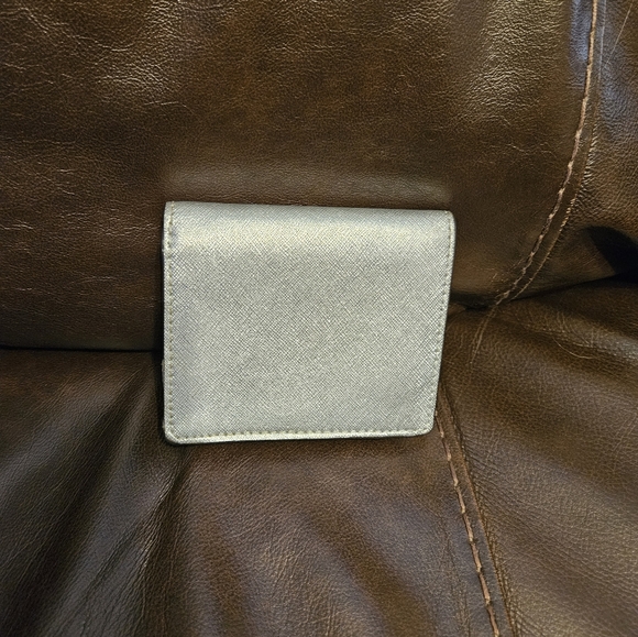 Michael Kors wallet - Picture 2 of 11